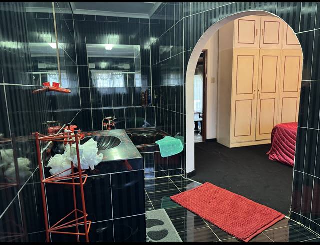 3 BEDROOM FREEHOLD FOR SALE IN HOWICK WEST